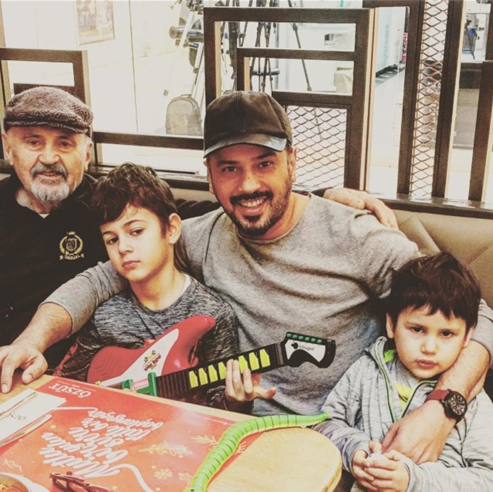 Emre Altuğ'un babası hayatını kaybetti - Son Dakika Magazin Haberleri ...