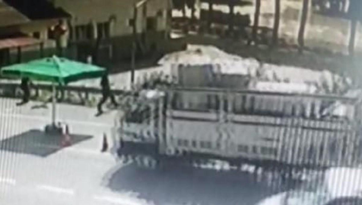 Freni boşalan kamyonet kontrol noktasına daldı Freni boşalan kamyonet kontrol noktasına daldı