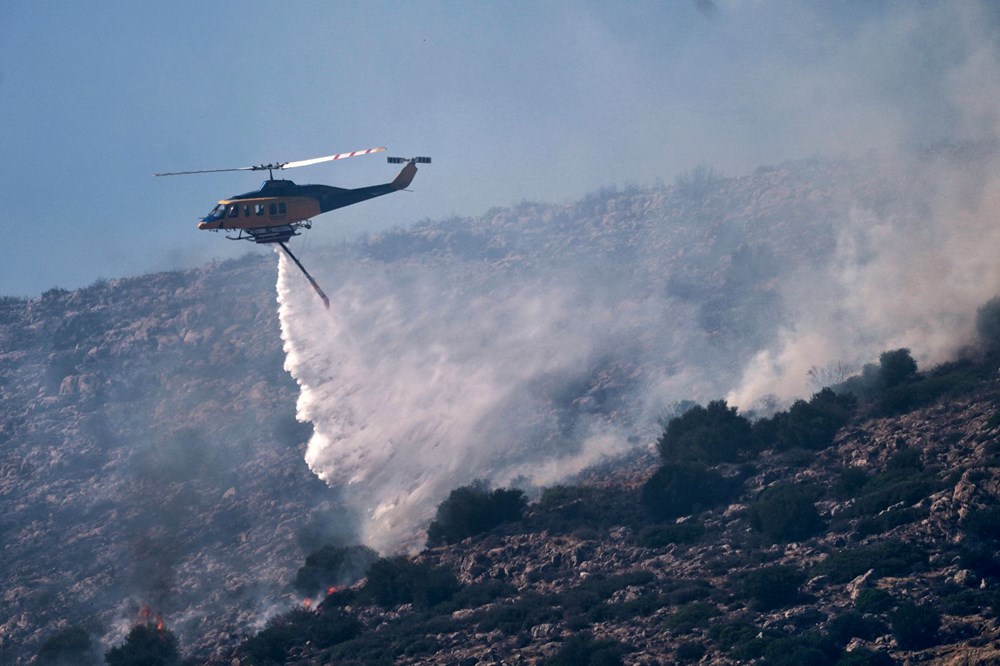 Yunanistan'da yangın söndürme helikopteri denize düştü - 1