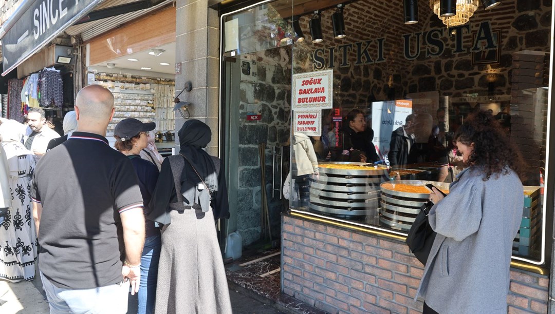 Müşteriler sıraya girdi, satışlar iki kat arttı! Tüm şehir onun sayesinde iş yapıyor