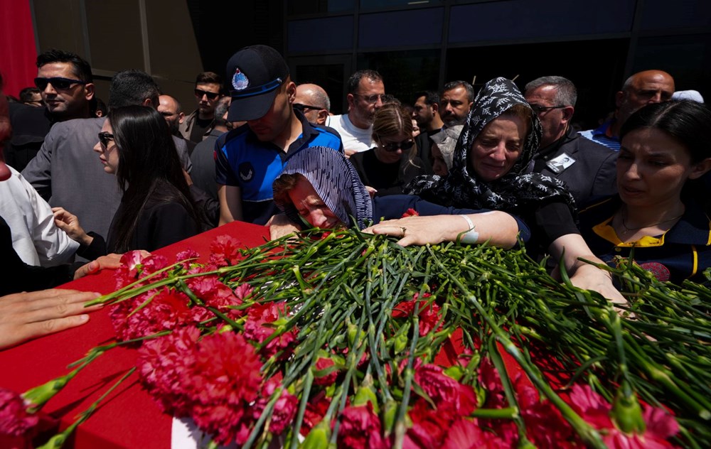 Ferdi Zeyrek son yolculuğuna uğurlanıyor | Özgür Özel gözyaşlarını tutamadı: