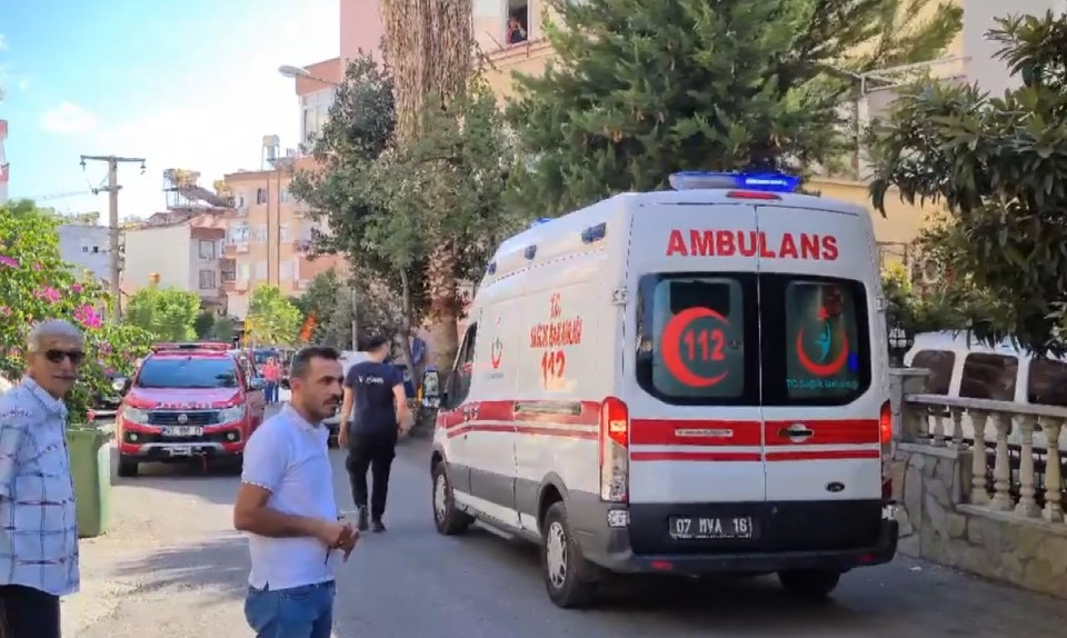 Antalya'da dehşet: 4 çocuğunun bulunduğu evi ateşe verdi - 2