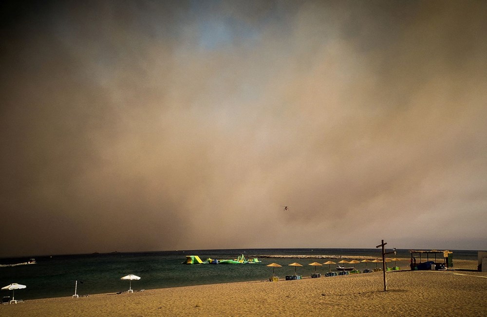 Yunanistan'ın turistik Rodos adasında orman yangını: 40 bin kişi tahliye edildi - 18