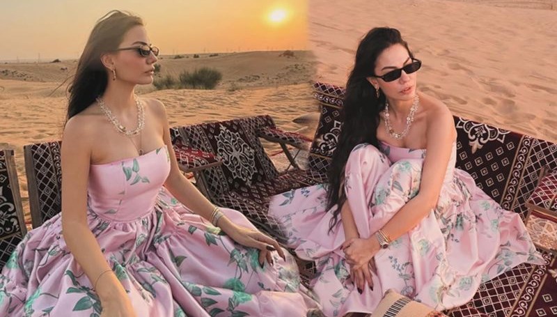 Demet Özdemir'den çöl pozları