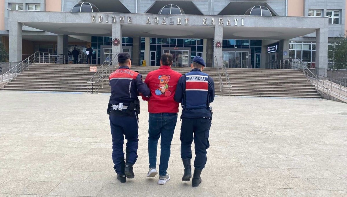 Edirne’de 5 yıl 15 ay hapis cezası bulunan firari hükümlü yakalandı Edirne’de 5 yıl 15 ay hapis cezası bulunan firari hükümlü yakalandı