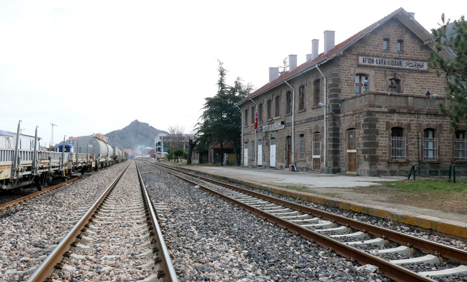 Afyonkarahisar'daki 130 yıllık tren istasyonu geleceğini bekliyor - 2