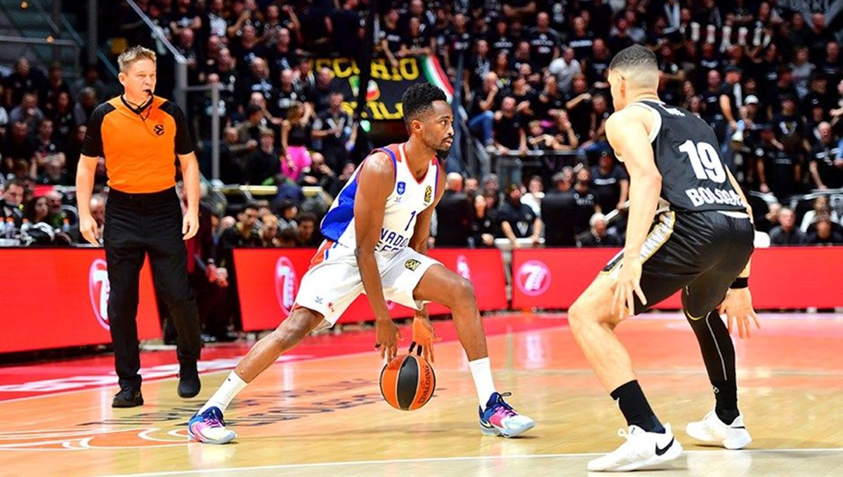 Anadolu Efes, EuroLeague'de üst üste 3. galibiyetini aldı