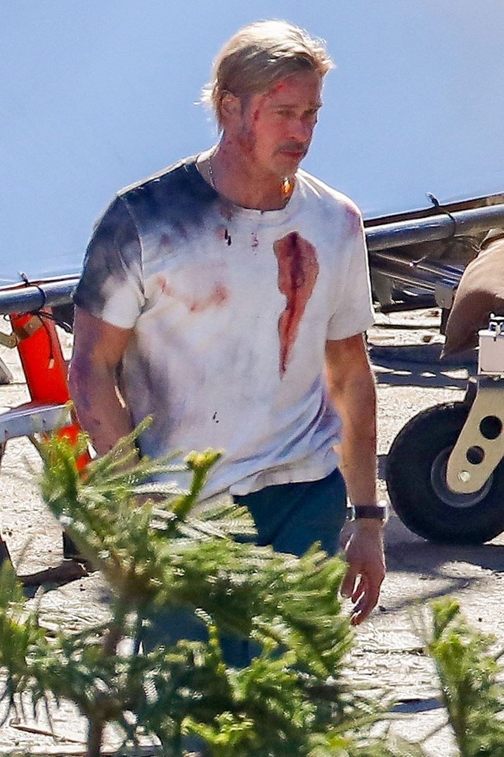 Brad Pitt Bullet Train filmi setinde kanlar içinde - 6