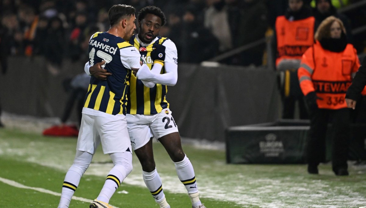 Fenerbahçe'de İrfan Can Kahveci ile taraftar arasında gerginlik