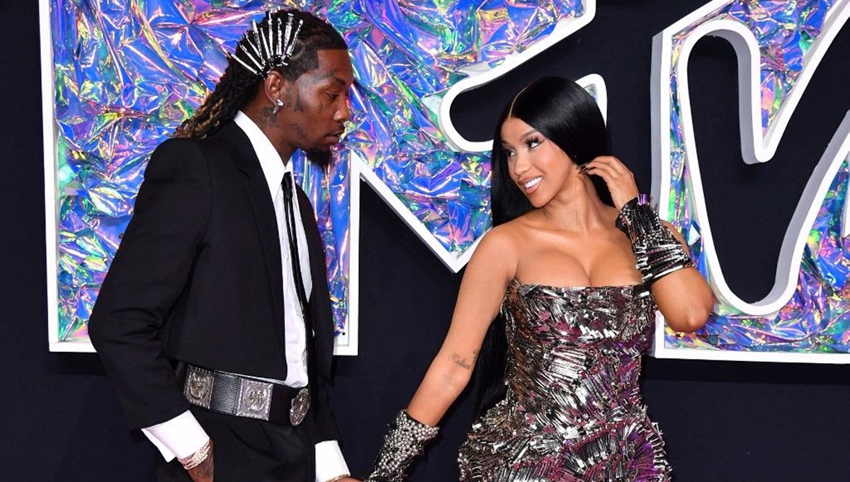 Cardi B ve Offset beş yıllık evliliklerini bitirdi Cardi B ve Offset beş yıllık evliliklerini bitirdi