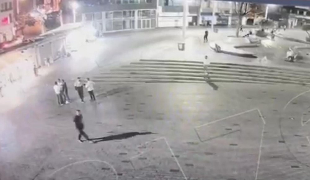 Taksim Meydanı'nda cinayet: Altı kişi döverek öldürdüler! - 2