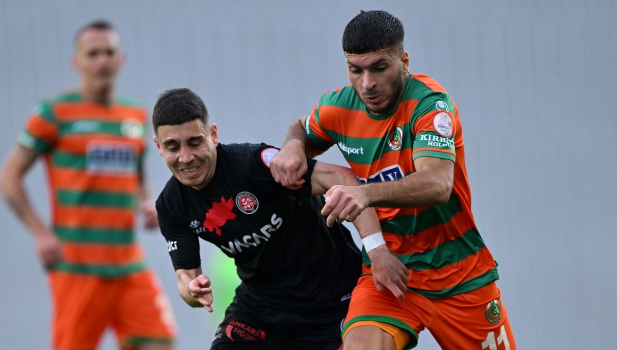 Alanyaspor uzatmalarda 1 puanı kaptı Alanyaspor uzatmalarda 1 puanı kaptı