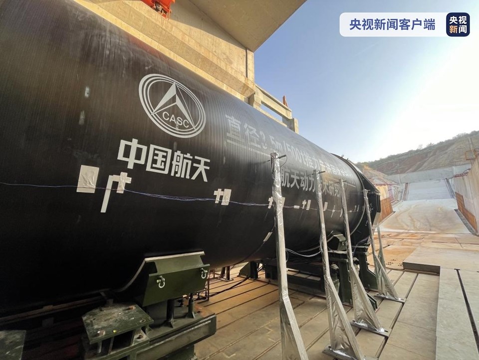Çin dünyanın en güçlü katı yakıtlı roket motorunu test etti - 1