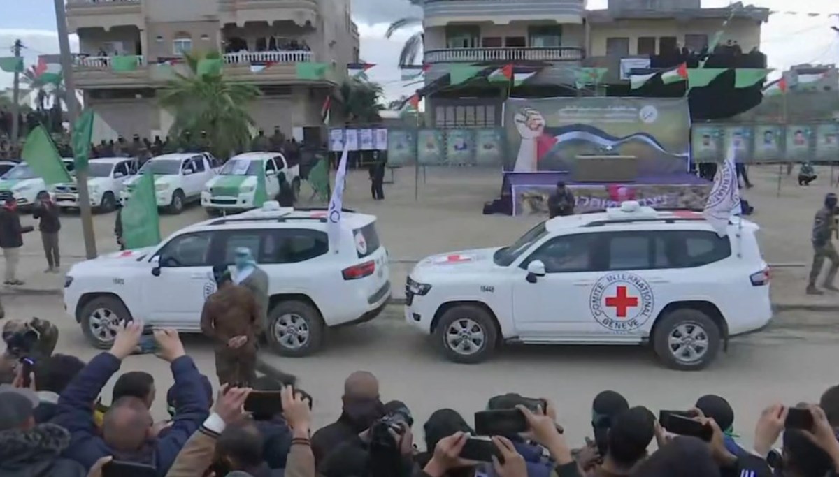Hamas 3 İsrailli esiri serbest bırakıyor: Gazze'de beşinci tur Hamas 3 İsrailli esiri serbest bırakıyor: Gazze'de beşinci tur