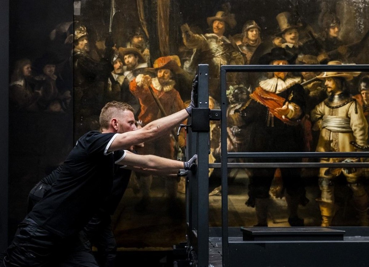 Yapay zeka Rembrandt’ın Gece Devriyesi tablosunu orijinal haline