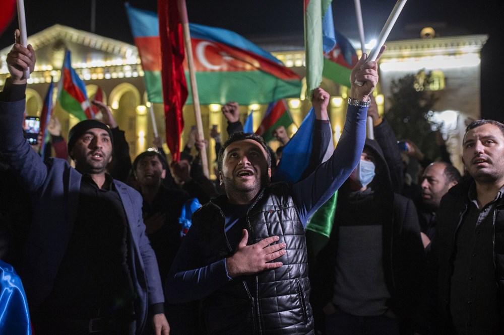 Azerbaycanlılar, Dağlık Karabağ'da varılan anlaşmayı coşkuyla kutluyor - 11