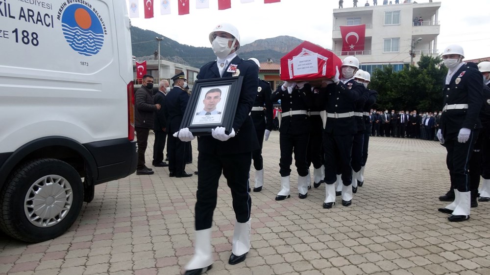 Zeynep Sena, Gara şehidi babası Sedat Yabalak'ı asker selamıyla uğurladı - 1
