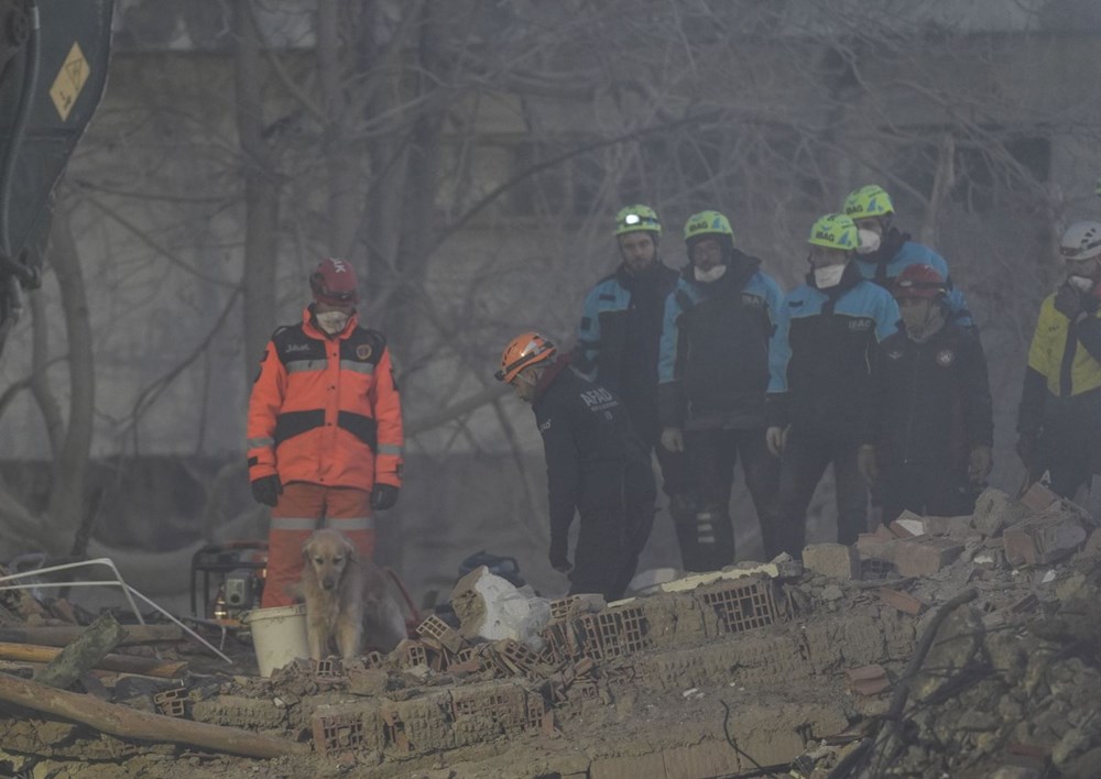 Konya'da 4 katlı bina çöktü: İki kişi yaşamını
yitirdi, üç kişi sağ kurtarıldı - 6