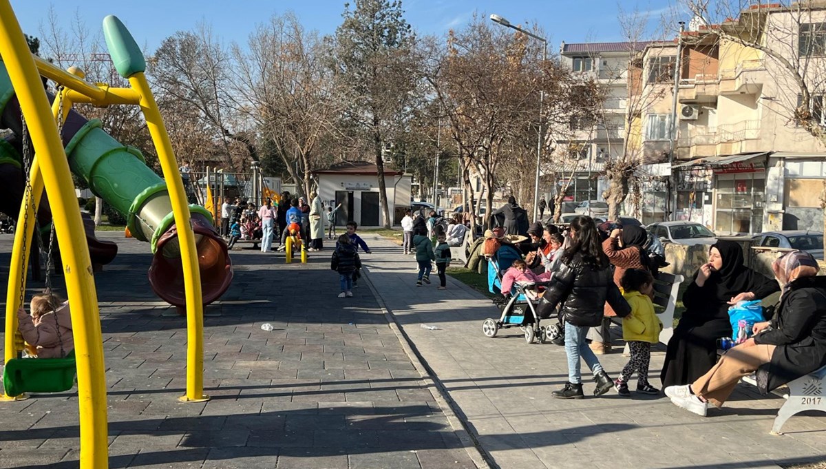 Vatandaşlar güneşli havanın tadı çıkarıyor Vatandaşlar güneşli havanın tadı çıkarıyor