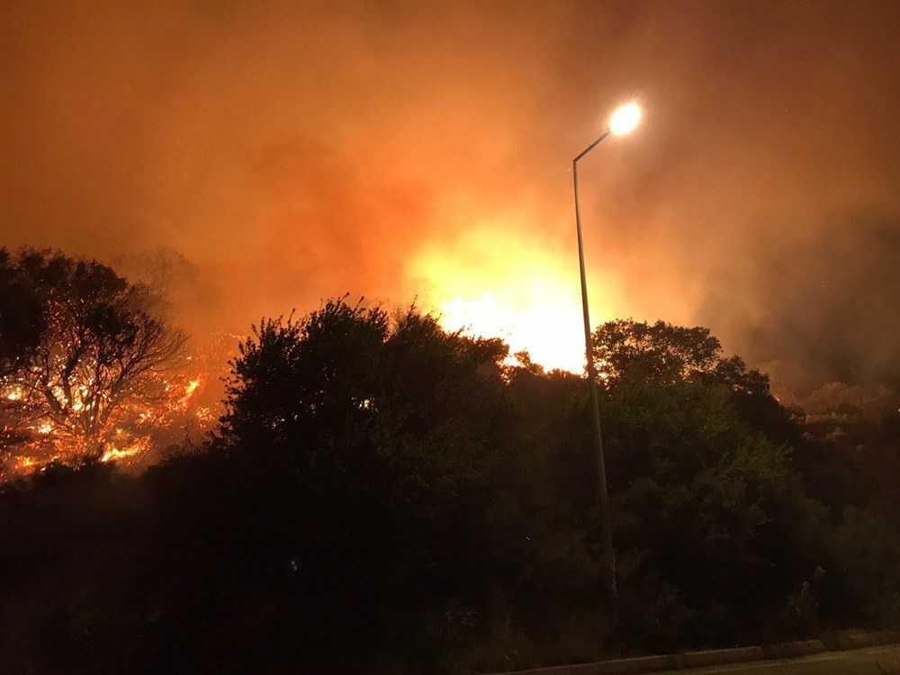 Kas Ta Dun Gece Cikan Yangin Suphe Uyandirdi Deniz Manzarali Tam 15 Villalik Onedio Com