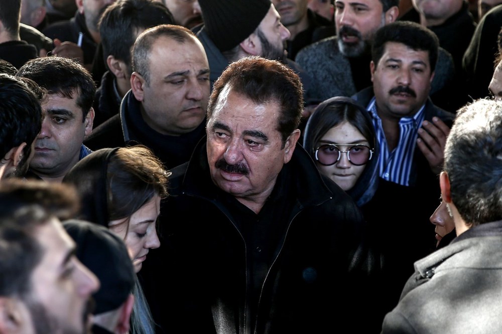 İbrahim Tatlıses'in annesi son yolculuğuna uğurlandı - 1