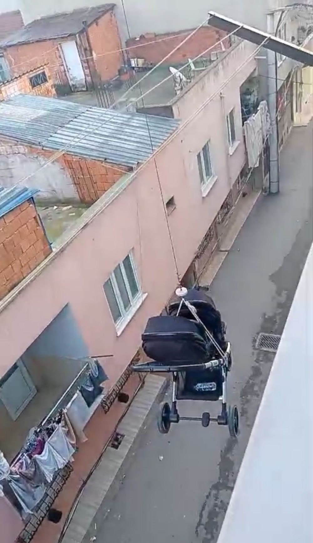 Üst katta oturan kardeşten akılalmaz kötülük 75