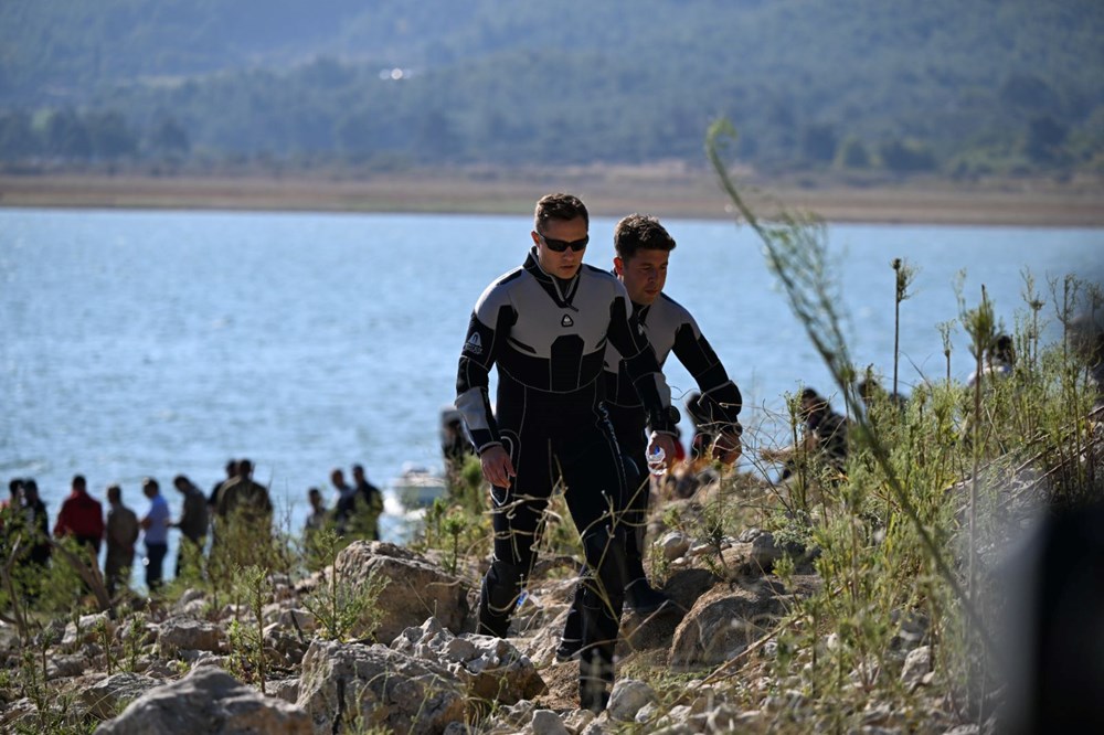 İzmir'de orman yangınına müdahale eden helikopter baraja düştü: 3 can kaybı - 10