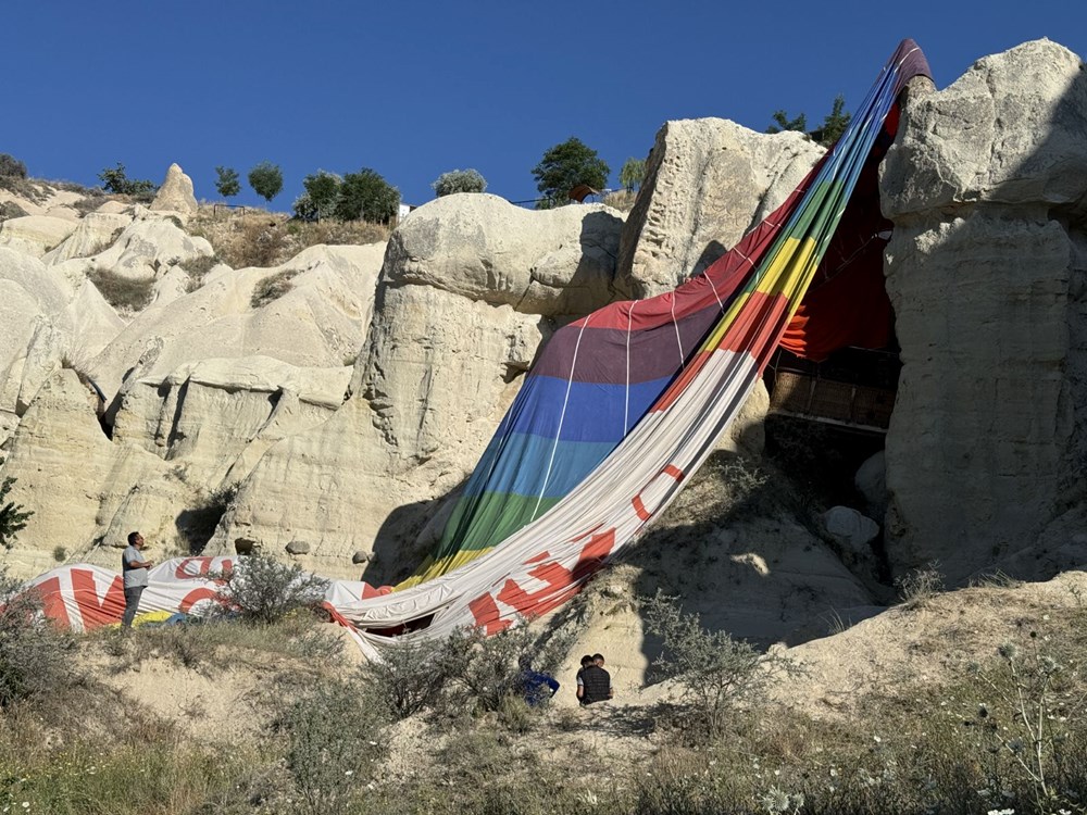 Kapadokya'da faciadan dönüldü: Sıcak hava balonu kayalıklara iniş yaptı - 6