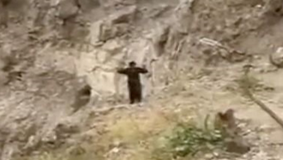 Pençe-Kilit Operasyon bölgesinde, üç terörist teslim oldu Pençe-Kilit Operasyon bölgesinde, üç terörist teslim oldu