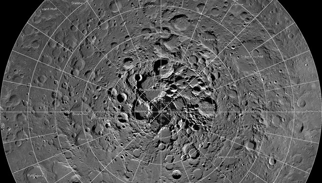 NASA, Ay yüzeyinde su bulunduğunu açıkladı