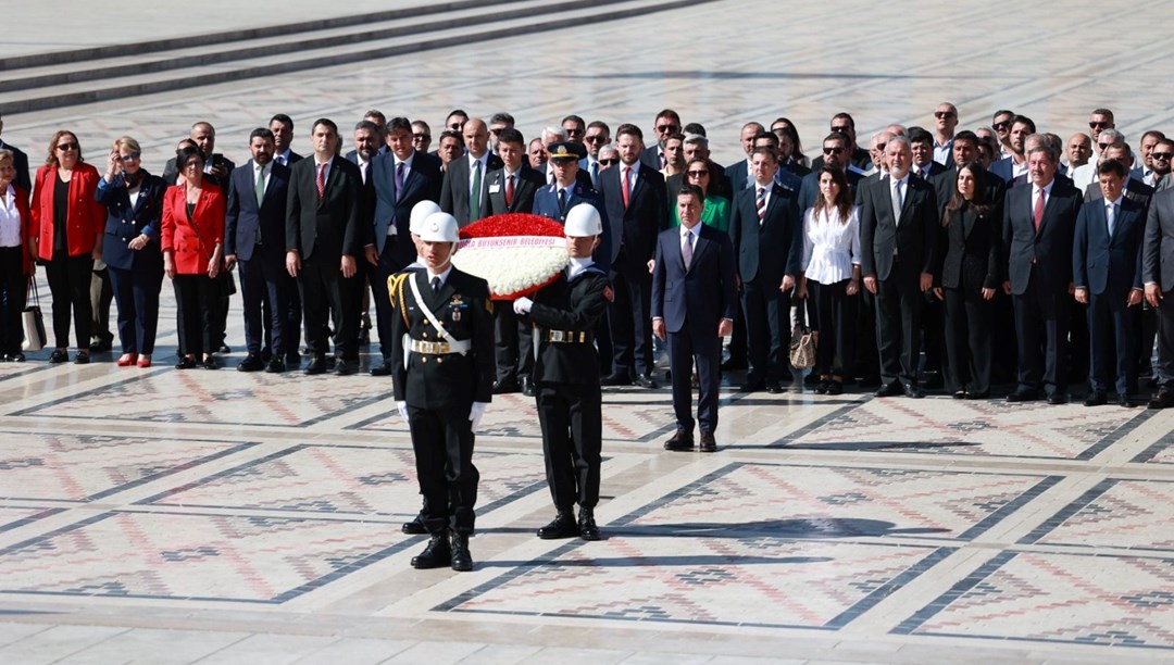 Ahmet Aras ve 11 CHP li başkan Ata nın huzuruna