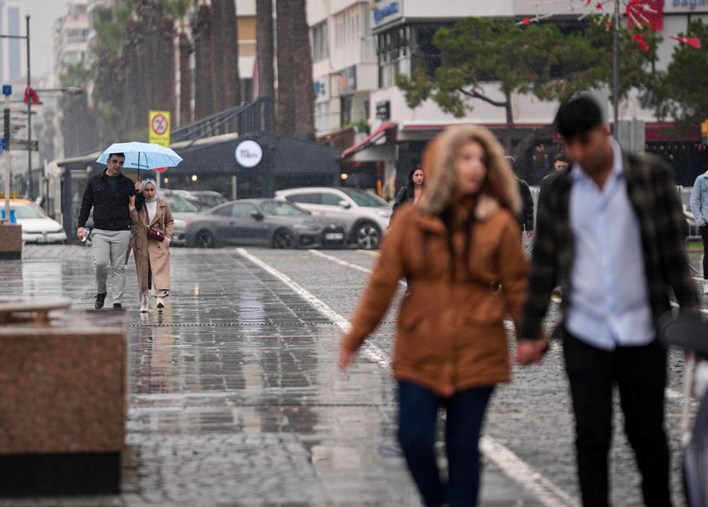 Meteoroloji İstanbul için saat verdi: Kuvvetli geliyor - 10