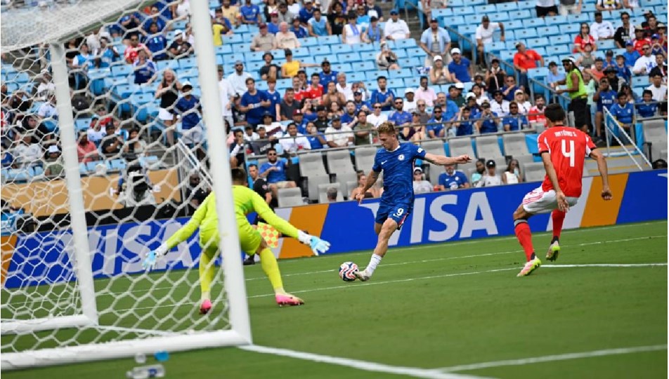 Chelsea, Benfica'yı farklı devirip çeyrek final biletini aldı