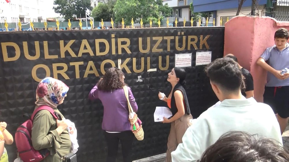 YKS'de ilk oturum (TYT) sona erdi: Sınava geç kalanların hayalleri yıkıldı! - 12