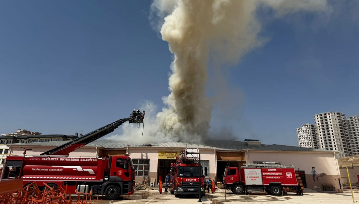 Gaziantep'te meslek lisesinde yangın