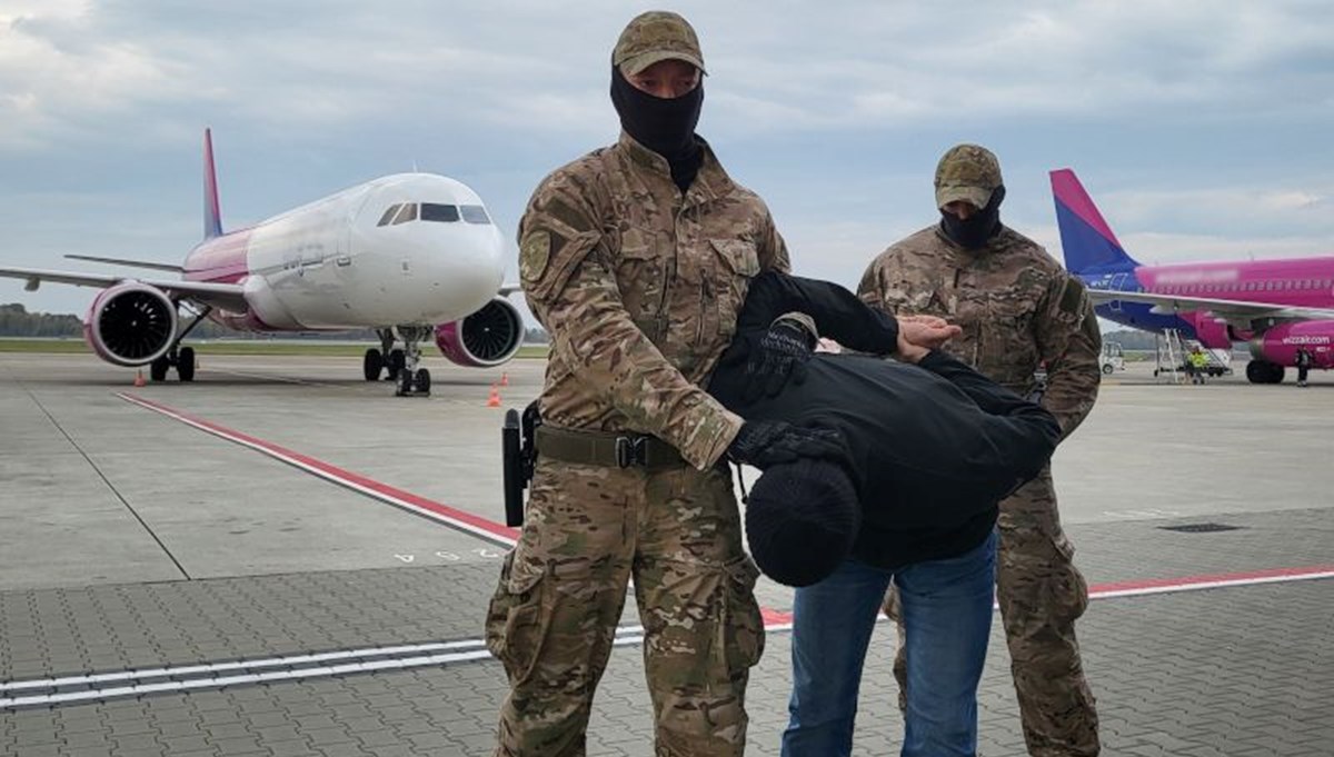 Almanya’da cinayet şüphelisi olarak aranan Türk, Polonya’da yakalandı Almanya’da cinayet şüphelisi olarak aranan Türk, Polonya’da yakalandı