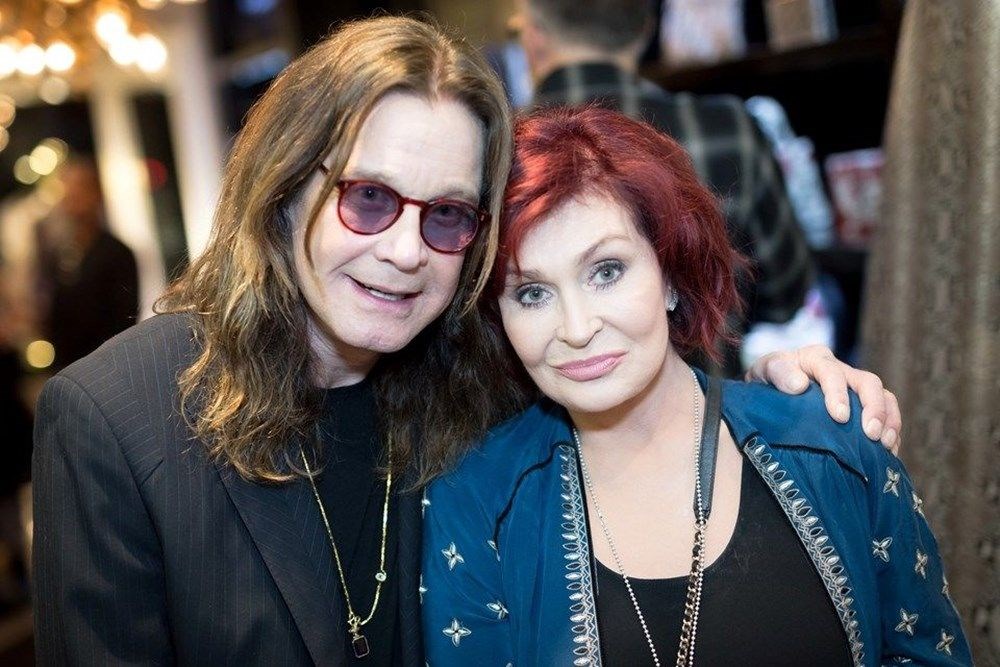Parkinson'a yakalanan Ozzy Osbourne bu kez bastonla - 6