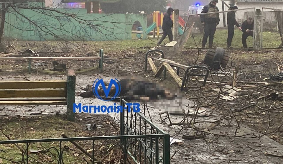 Ukrayna'da yerleşim alanına helikopter düştü: İçişleri Bakanı dahil 14 ölü - 1