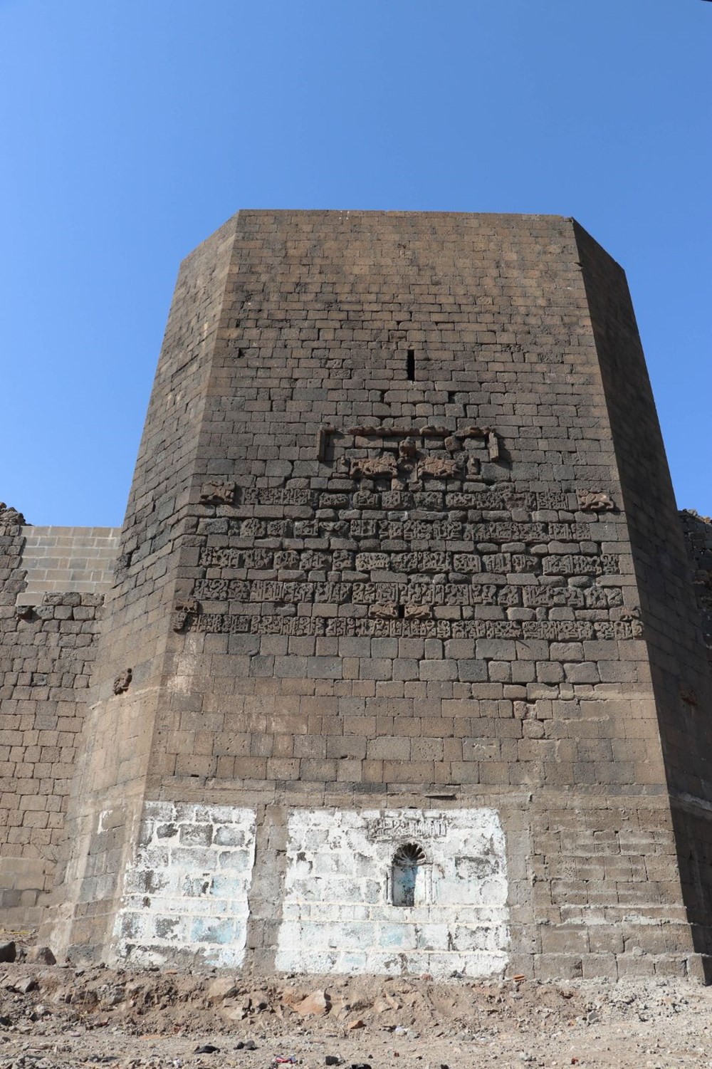 Diyarbakır'da gecekonduların yıkılmasıyla kitabe ve nişler ortaya çıktı - 10