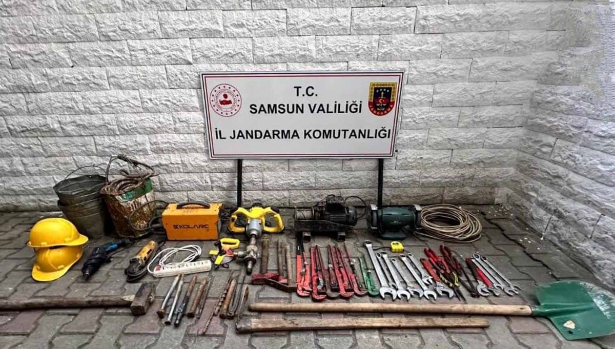 Samsun'da kaçak kazı yapan 5 kişi suç üstü yakalandı Samsun'da kaçak kazı yapan 5 kişi suç üstü yakalandı