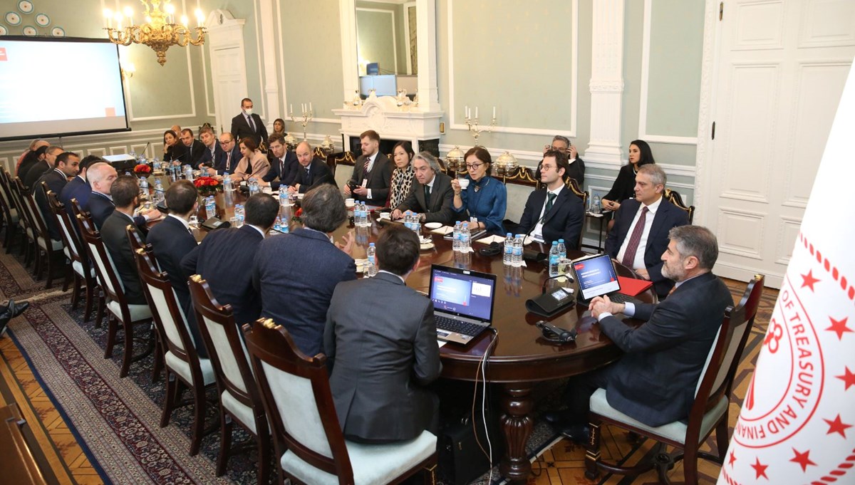 Hazine ve Maliye Bakanı Nureddin Nebati Londra'da yabancı yatırımcılarla görüştü