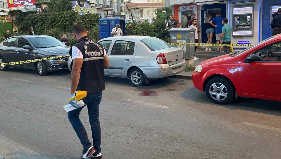 Husumetlisine satırla saldırdı