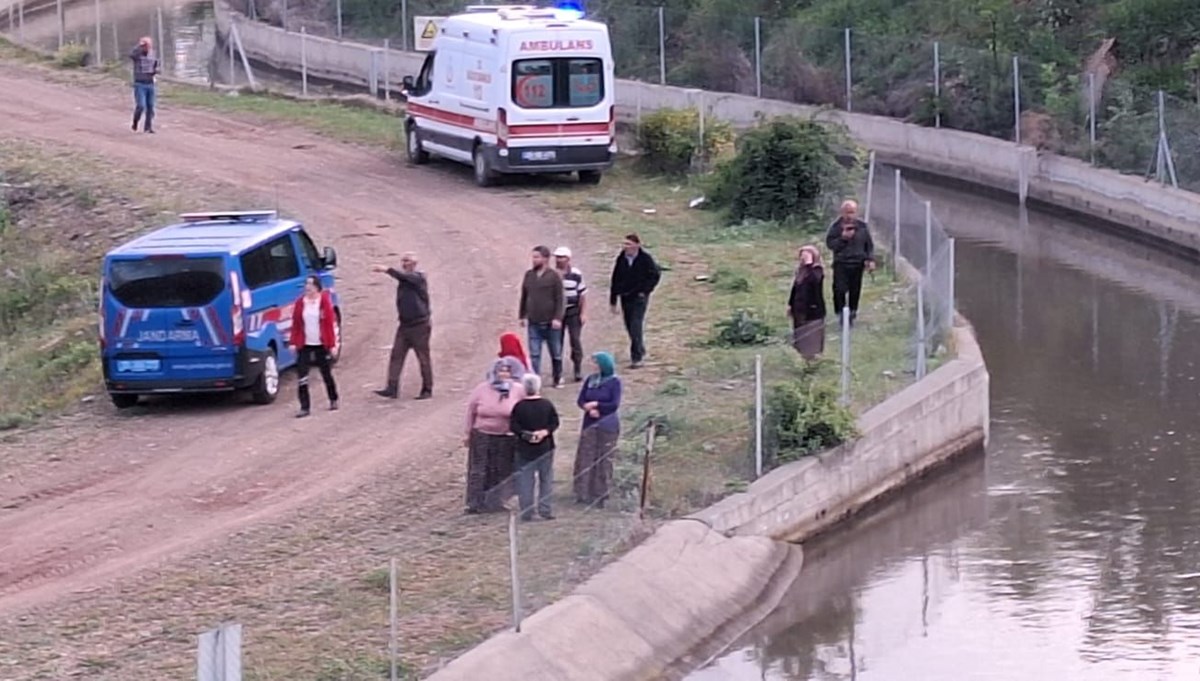 Giresun'da otomobilin düştüğü kanalda kaybolan 2 kişinin cansız bedenleri bulundu Giresun'da otomobilin düştüğü kanalda kaybolan 2 kişinin cansız bedenleri bulundu