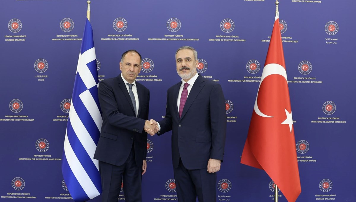 Yunan Dışişleri Bakanı Ankara'da: Hakan Fidan'la görüştü Yunan Dışişleri Bakanı Ankara'da: Hakan Fidan'la görüştü