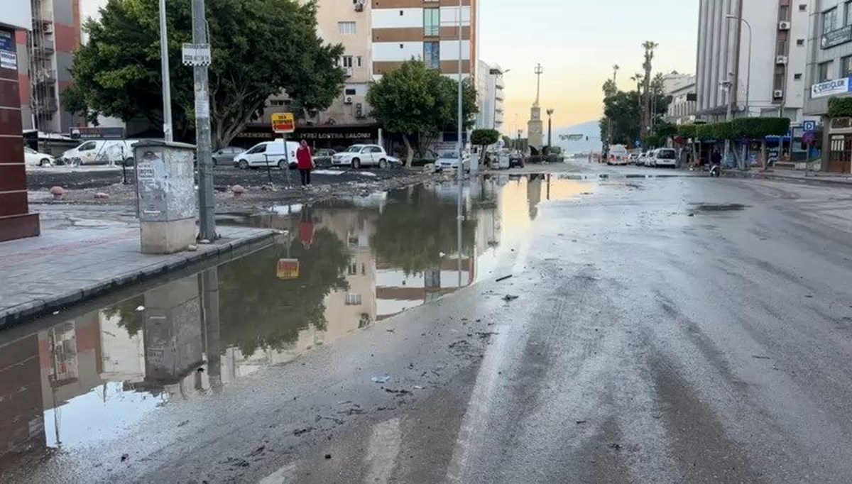 Fırtınanın vurduğu Hatay'da sular çekilmeye başladı Fırtınanın vurduğu Hatay'da sular çekilmeye başladı