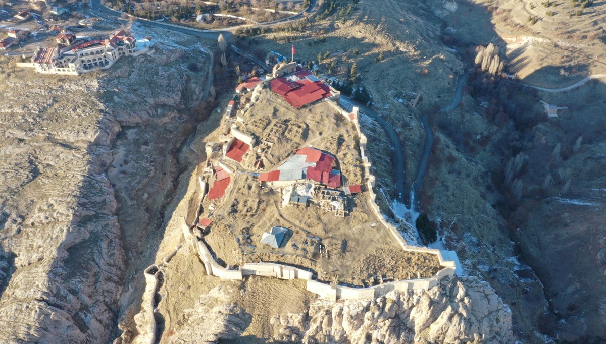 Harput Kalesi'ndeki kazı ve restorasyon çalışmaları hız kazandı