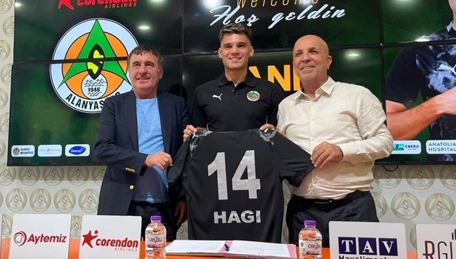 Ianis Hagi, imza töreninden.