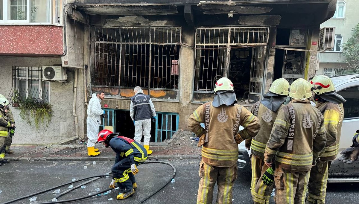 İstanbul'da iş yerinde çıkan yangın, evlere de sıçradı: Ölü ve yaralılar var İstanbul'da iş yerinde çıkan yangın, evlere de sıçradı: Ölü ve yaralılar var