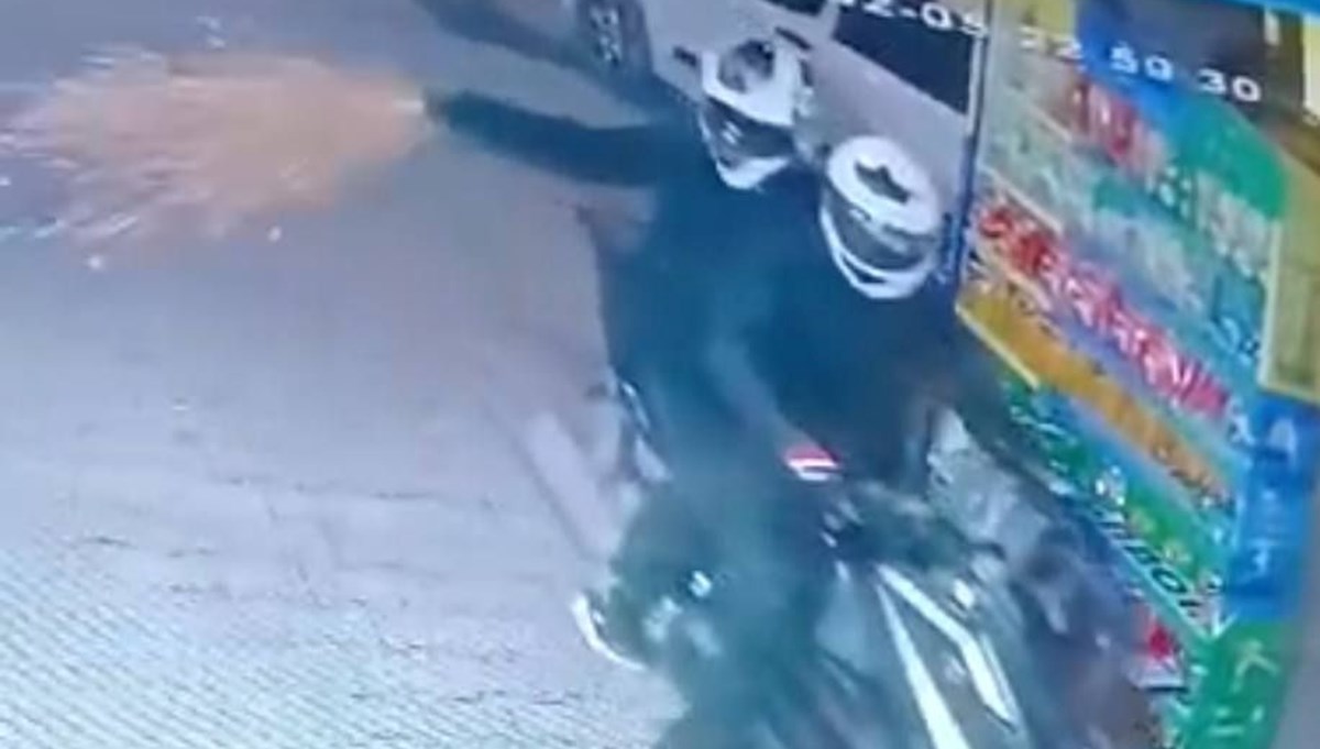 Esenyurt’ta tekel bayisine silahlı saldırı Esenyurt’ta tekel bayisine silahlı saldırı