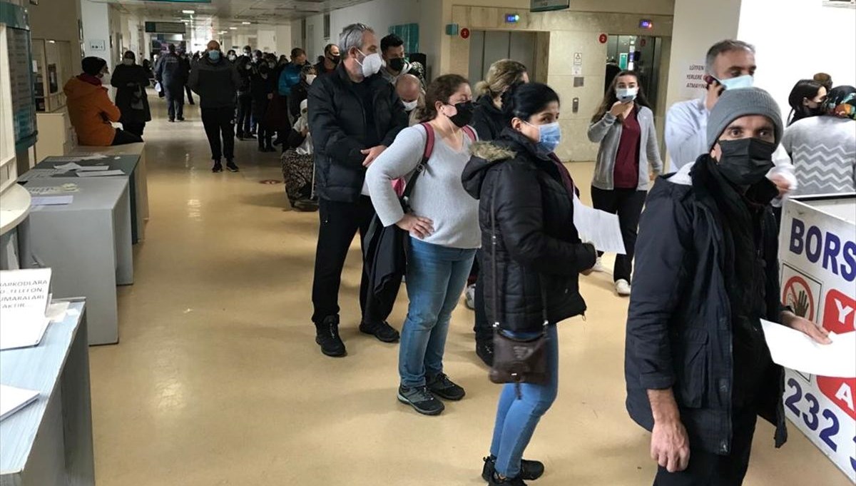 Aşı merkezlerinde 'hatırlatma dozu' yoğunluğu yaşanıyor